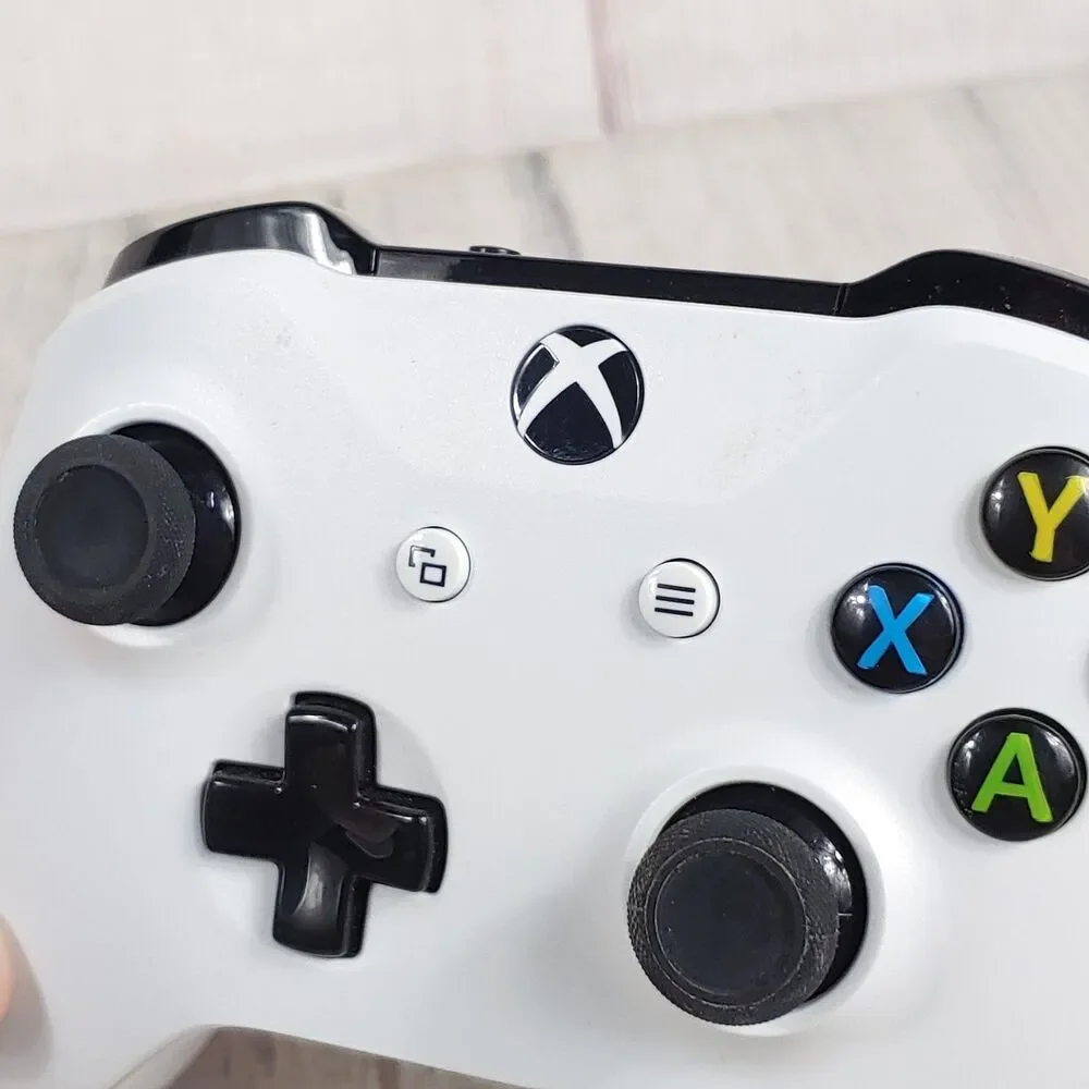 Microsoft Xbox One Wireless Controller - WHITE Model: 1708 - TESTED WORKING